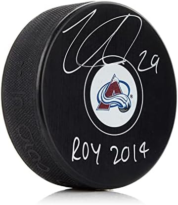 Nathan MacKinnon Colorado Avalanche, ROY Note İmzalı NHL Diskleriyle Puck'ı İmzaladı